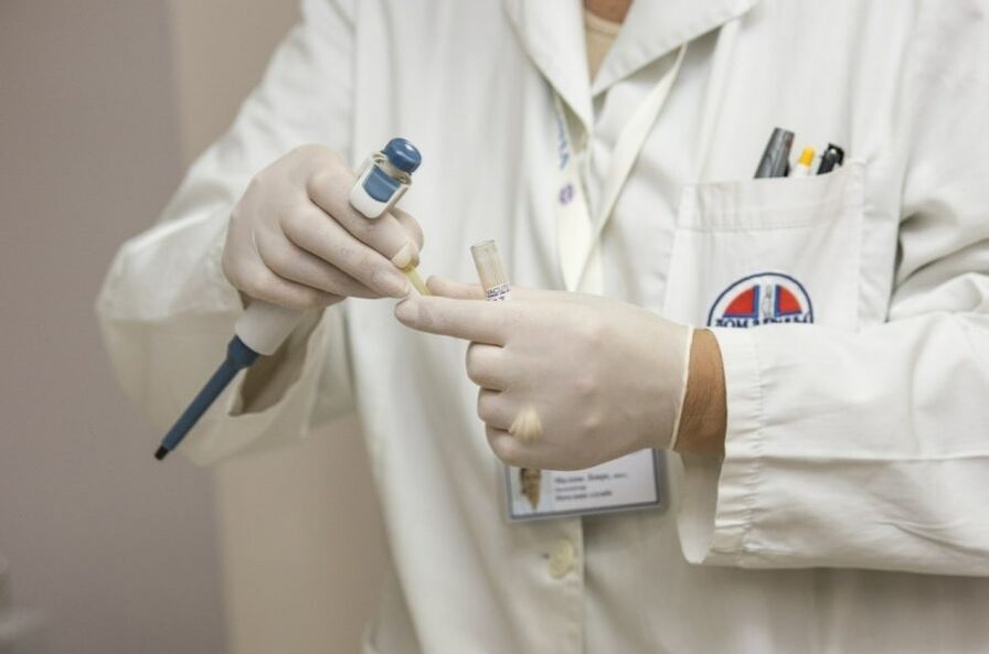 Doctor diagnosing human papillomavirus